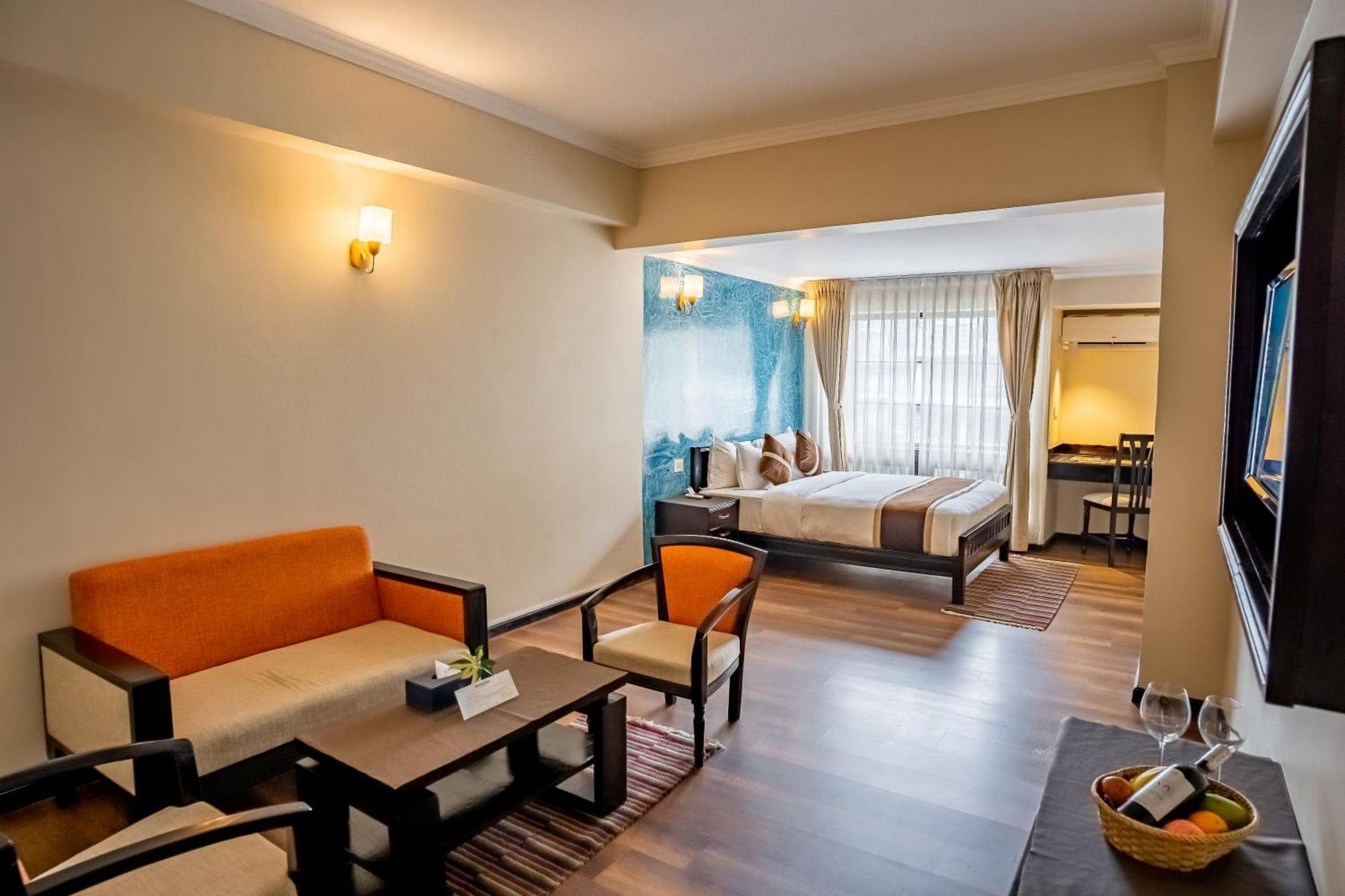 Hotel Sarowar Pokhara Exterior photo